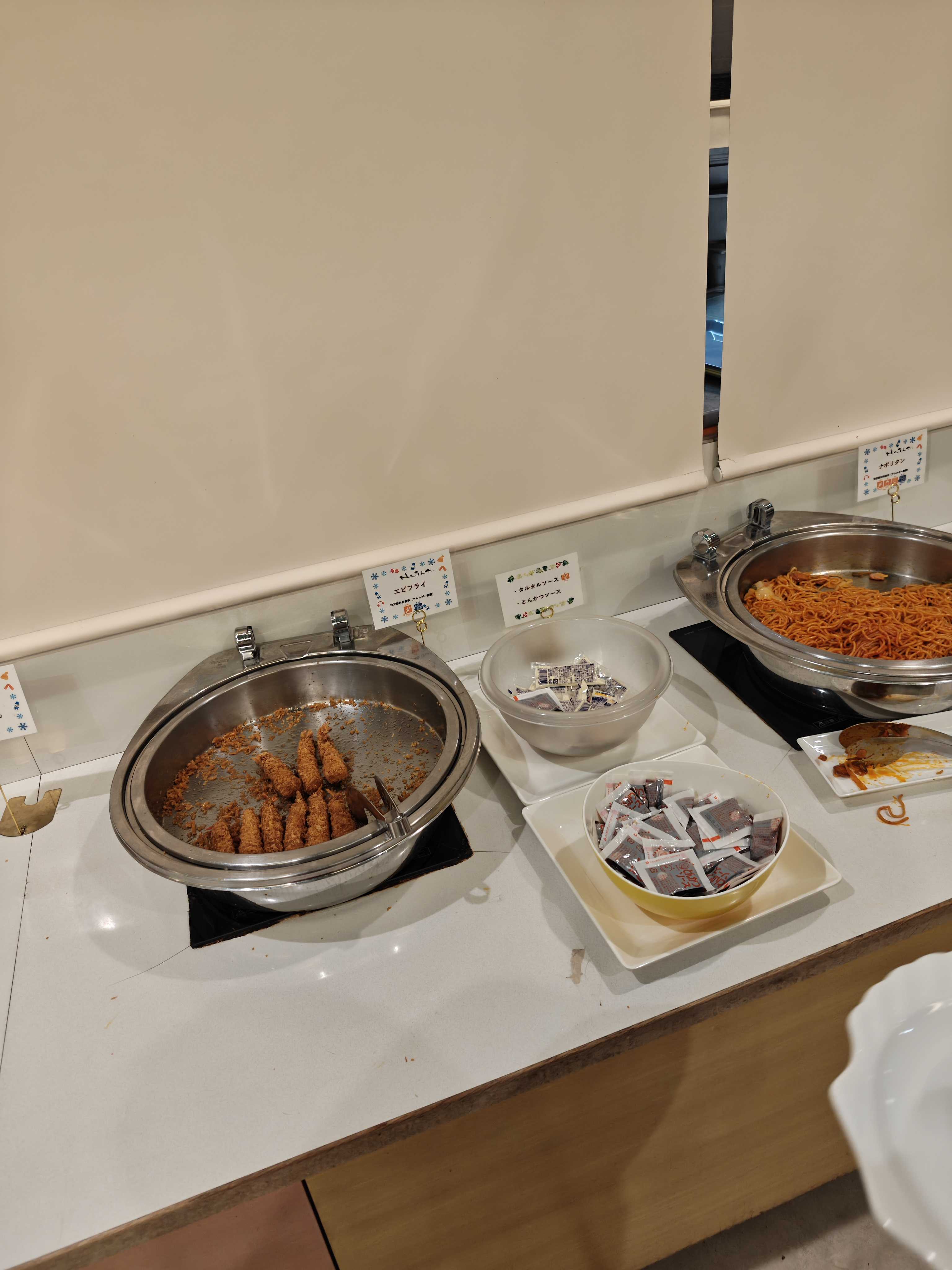 スパリゾートハワイアンズ モノリスタワー　夕食ビュッフェ　キッズエリアメニュー　エビフライ、ナポリタン