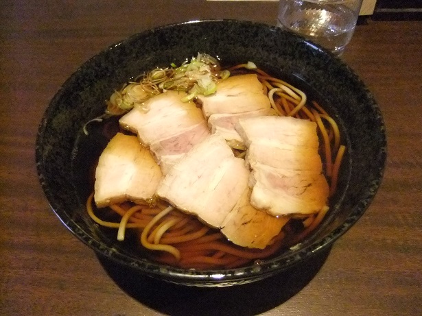 東伊興３丁目・とらやのちゃーしゅーそば１