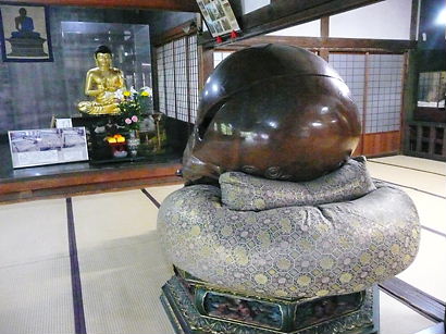 名古屋　桃巌寺の巨大木魚