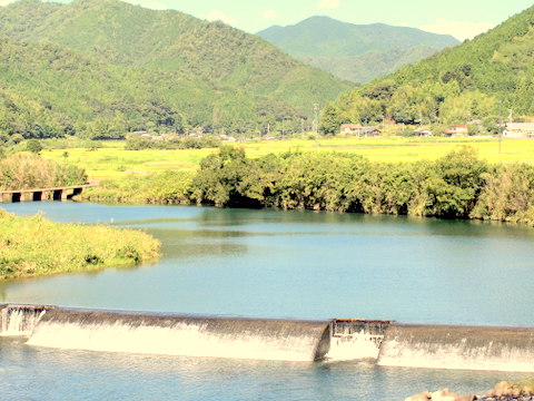 越行堰から見た沈下橋