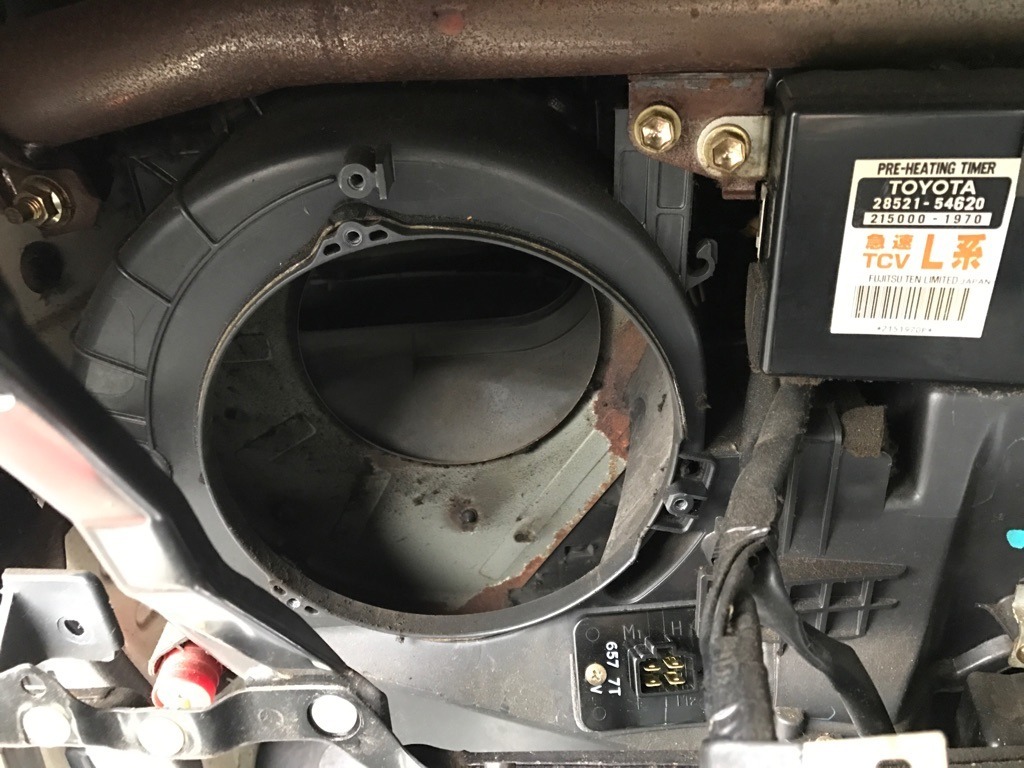 ブロアモーター レジスター 交換 トヨタ ハイエース LH172V | 小さな街