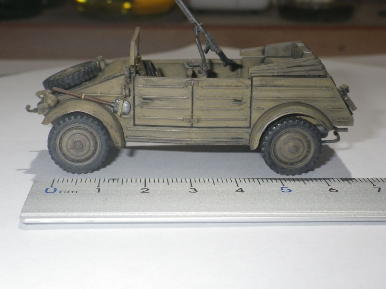ドイツ軍士官たちと川に沈むIII号戦車　レジン　ジオラマ　キューベルワーゲン ドイツ軍士官たちと川に沈むIII号戦車 レジン ジオラマ