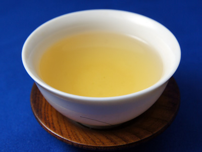 龍神村晒青緑茶の茶水