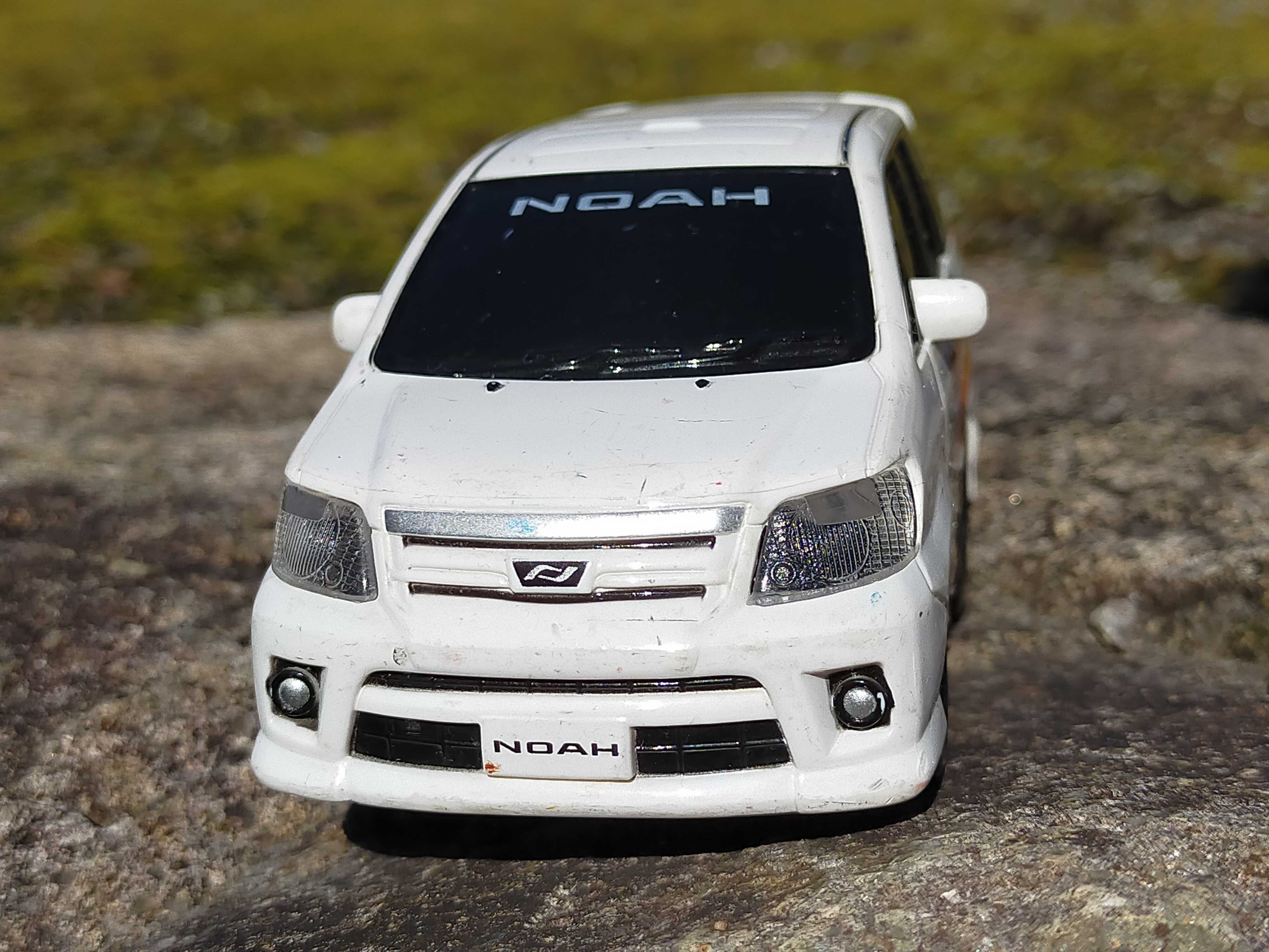 プルバックカー】 トヨタ ノア ドラえもん マジカルカー ドライブ