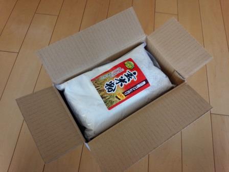 玄米粉　箱の中1