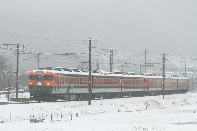 春の大雪 . しなの鉄道 169系 6連 貸臨3