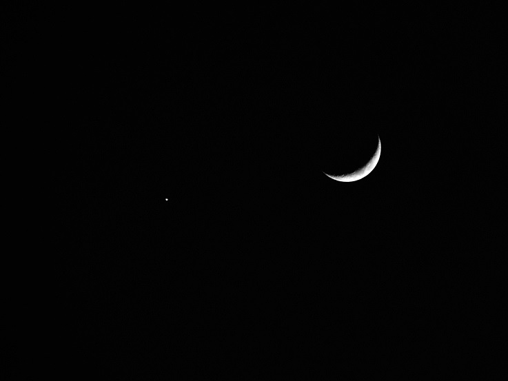 宵の明星と五日月3.JPG