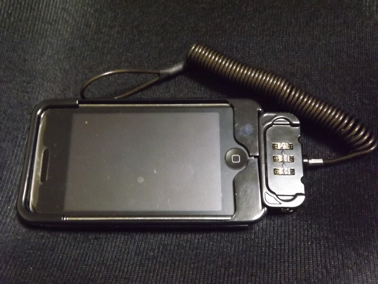 iPhone盗難防止用 LOCKケース17