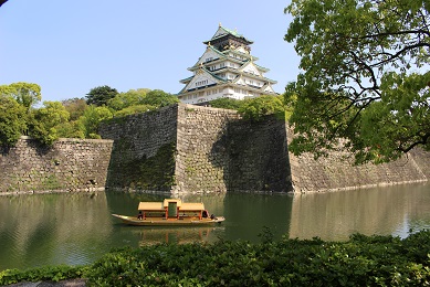 大阪城と黄金色の御座船