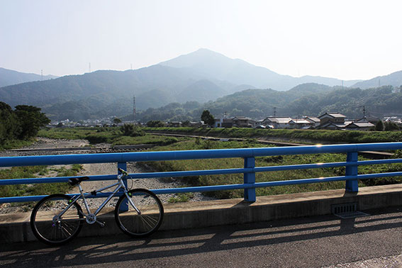 自転車と高越山♪