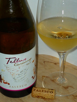 Falesco Tellus Umbria Chardonnay 2015 glass.jpg