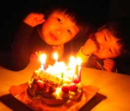 誕生日ケーキとはいポーズ