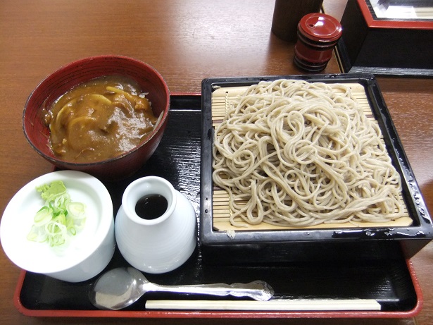 包丁切りそば みとう庵＠流通センターのカレー丼ともりそば１