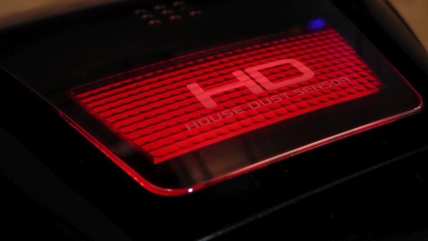 ふとん掃除機 パナソニック MC-DF500G　ハウスダストセンサーランプが赤く光る