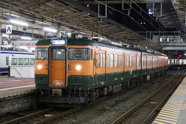 EF81 151牽引 クリスマストレイン回送 In 新潟－新津 & 115系 湘南色7