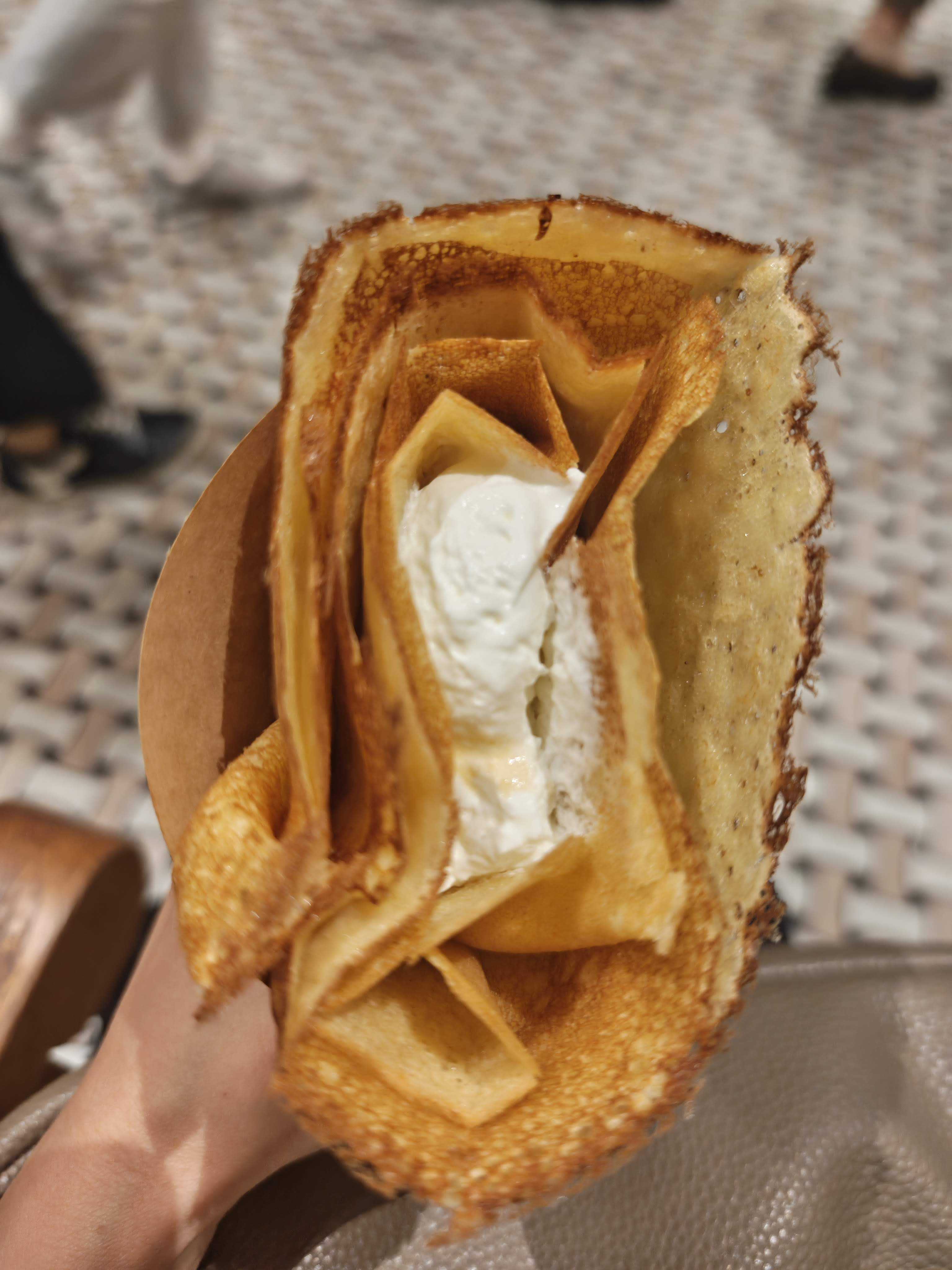 メゾンクレープMAISON CRÊPE（HIBIYA FOOD HALL）　ミッドタウン日比谷　タタン風りんごのキャラメルソース