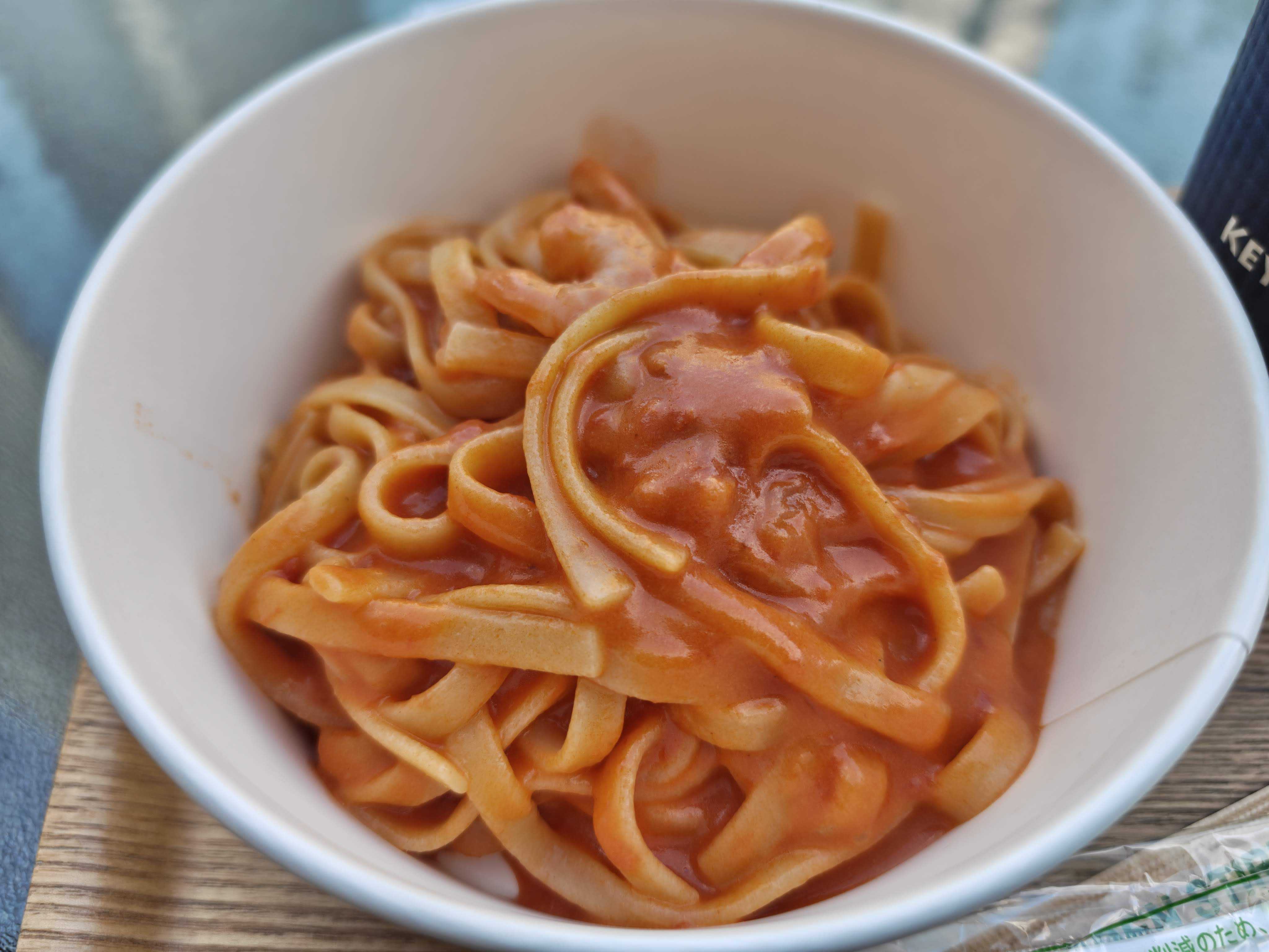 虎ノ門一人ランチ　キーコーヒー本社のカフェ　海老のトマトクリームパスタ