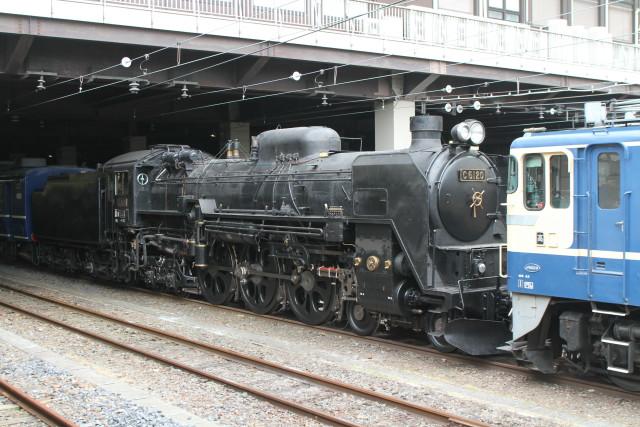 EF65 501＋C61 20＋オヤ .C61出場配給2