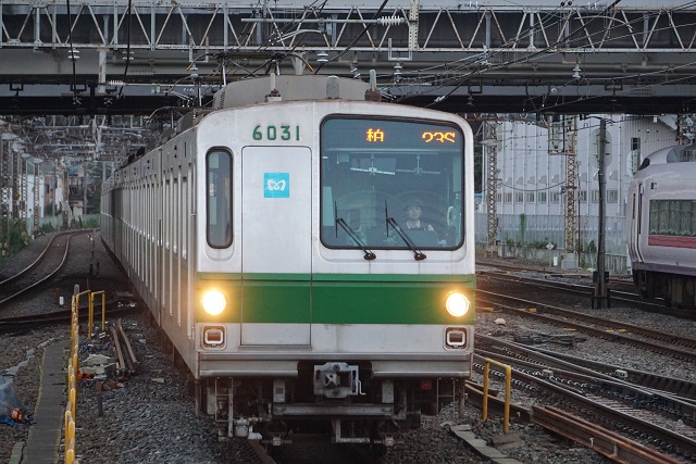 去り行く 東京メトロ千代田線 6000系4