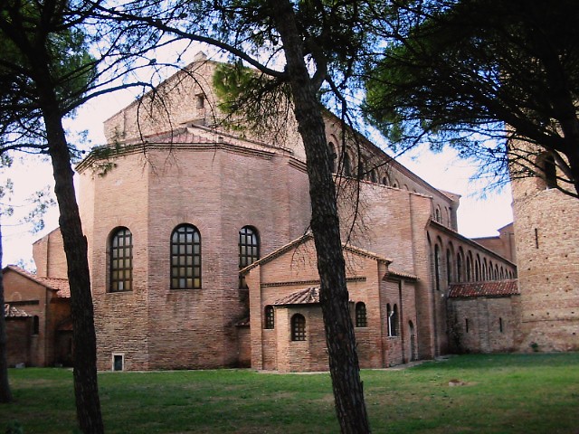 ラベンナの郊外の聖堂