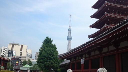 120615浅草寺とスカイツリー.jpg