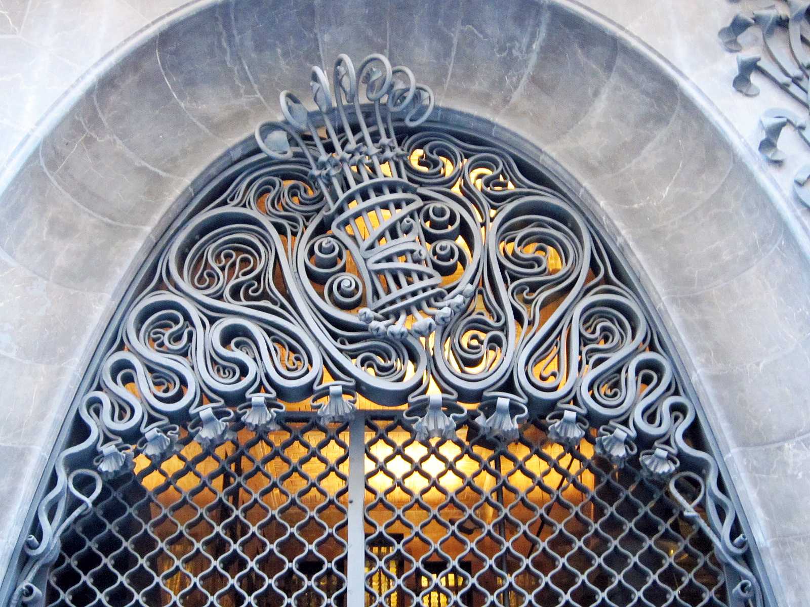 ガウディ vs アール・ヌーヴォ― | ミカオ建築館 BLOG - 楽天ブログ