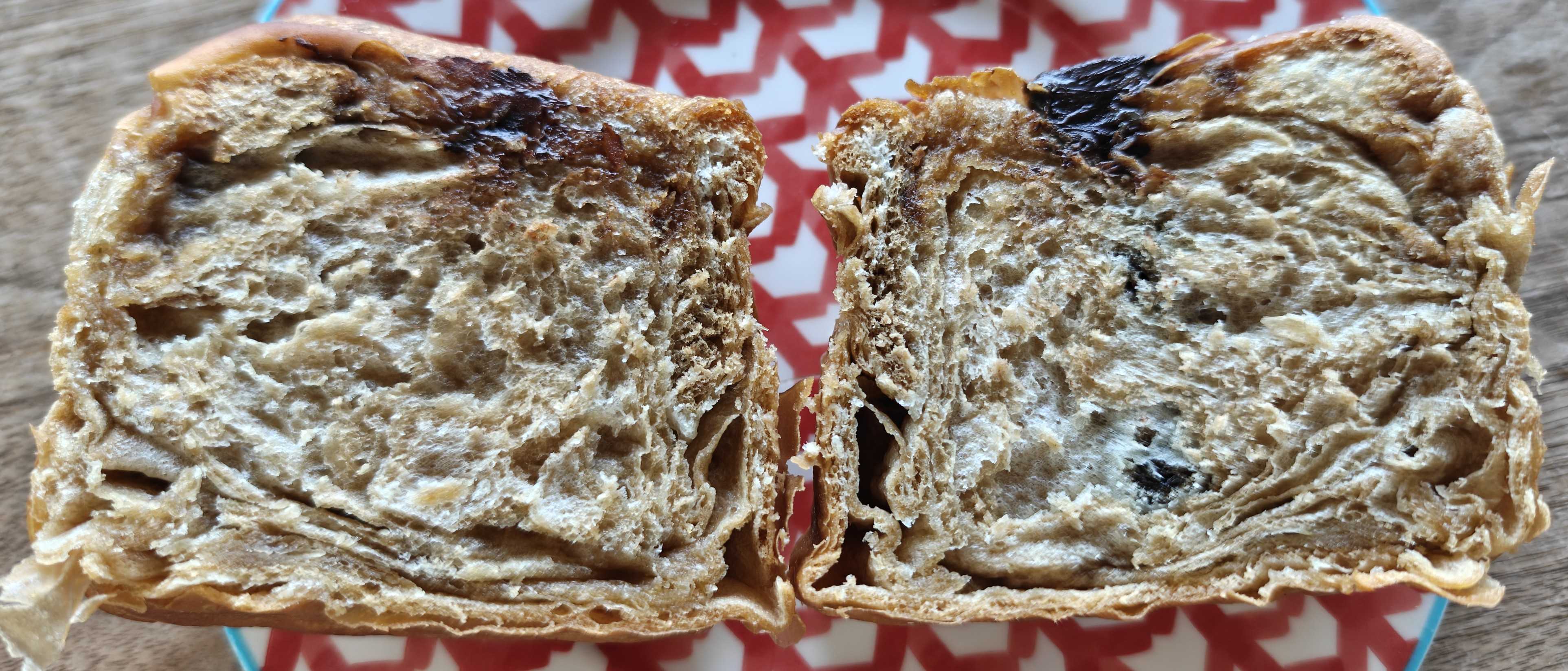 谷津駅のイベントで購入　panKnock　フィユタージュカプチーノの断面​