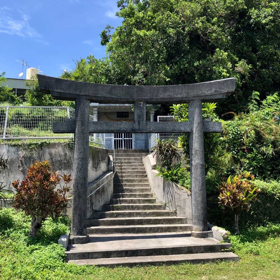 仇討ちを誓った三角江の岩グスク@読谷村「渡具知泊城