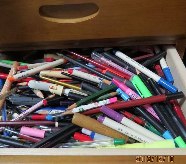 １２／１０引き出しの筆記用具.jpg
