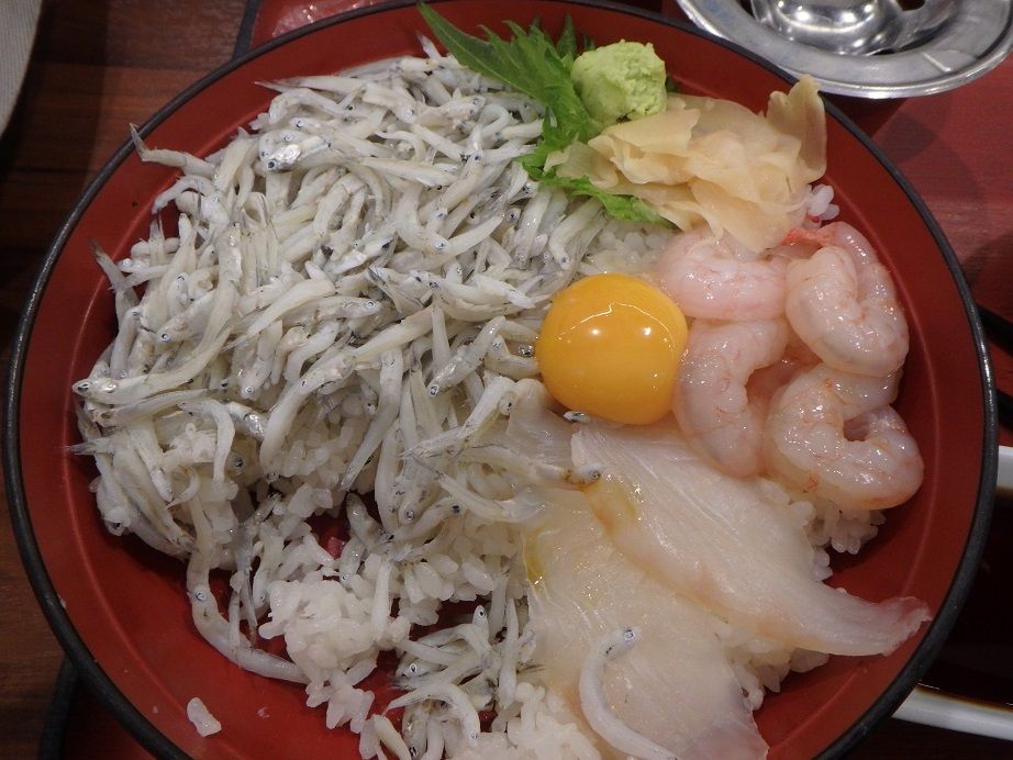 イオンモール大高 3Fフードコート 漁港めし家 牧原鮮魚店 鶏三和  お 