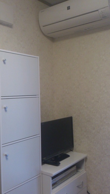 エアコン、テレビ、チェスト、扉付き５段ボックス