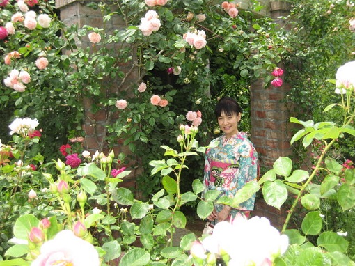 アカオ花に囲まれて正.jpg