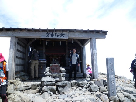 てっぺんの神社.jpg