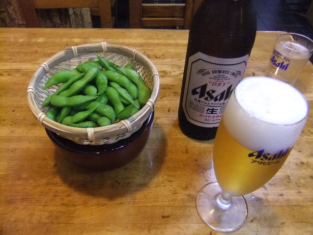 千住２丁目・柏屋の瓶ビール大650円と枝豆400円