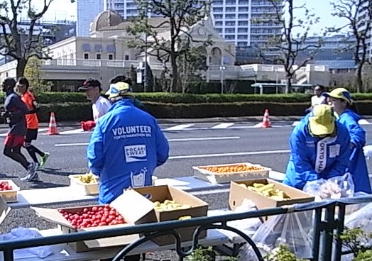 マラソンの給食　バナナなど