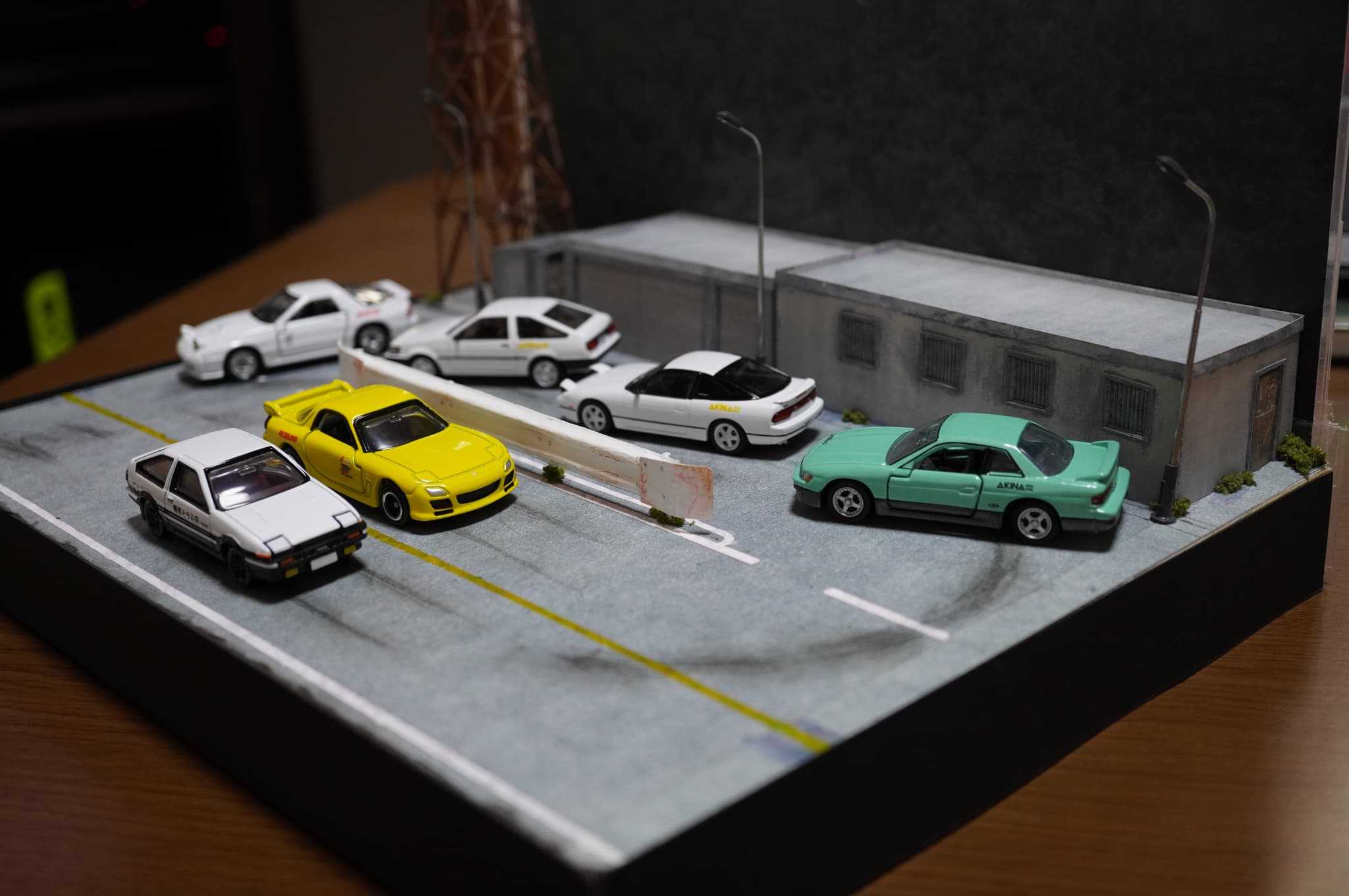 秋名山 タウンヒル スタート地点 ジオラマ ミニカー 展示台 1/64 秋名山スタート地点のジオラマ」をつくる。その3 | いしちゃん．の
