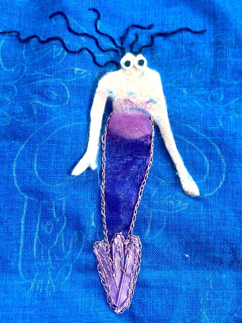 人魚姫 魔女の立体刺繍を作成してます シフォン サテン リボンなどを貼り付けてから ラメ糸で刺繍したりしてます Music Land 私の庭の花たち 楽天ブログ