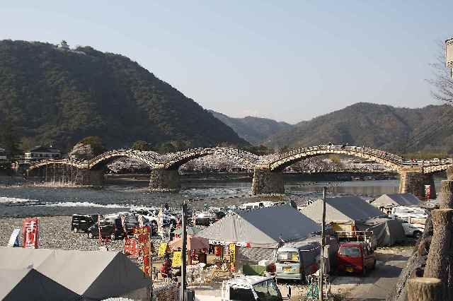 20100405k64000765CherryblossomandKintaikyohBridge.jpg