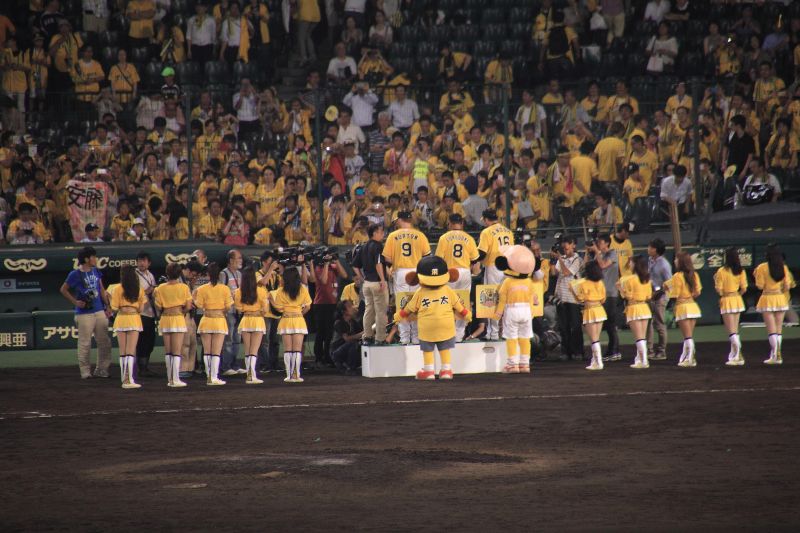 甲子園ナイター_011お立ち台.jpg
