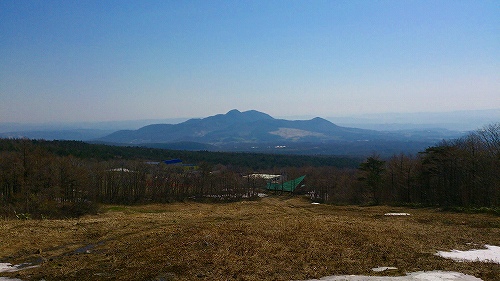 s-20140425不忘山振返ると青麻山.jpg