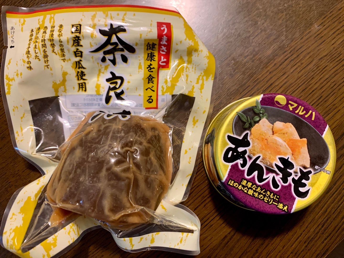 夕食 晩酌のつまみは あん肝 奈良漬け チーカマ 明太子 エシャロット 味噌 湯豆腐 ネギ 生姜 鰹節 ポン酢 納豆 ネギ 豚 茄子 ピーマンの油味噌炒め 大根の糠漬け ミックスサラダ プルーンのアップルジュース漬け レモンのお酒 あかもく 豚汁