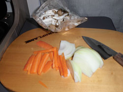 野菜をカットして