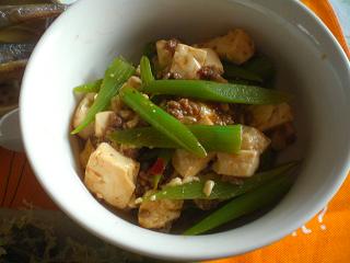 マーボー豆腐とアシタバ