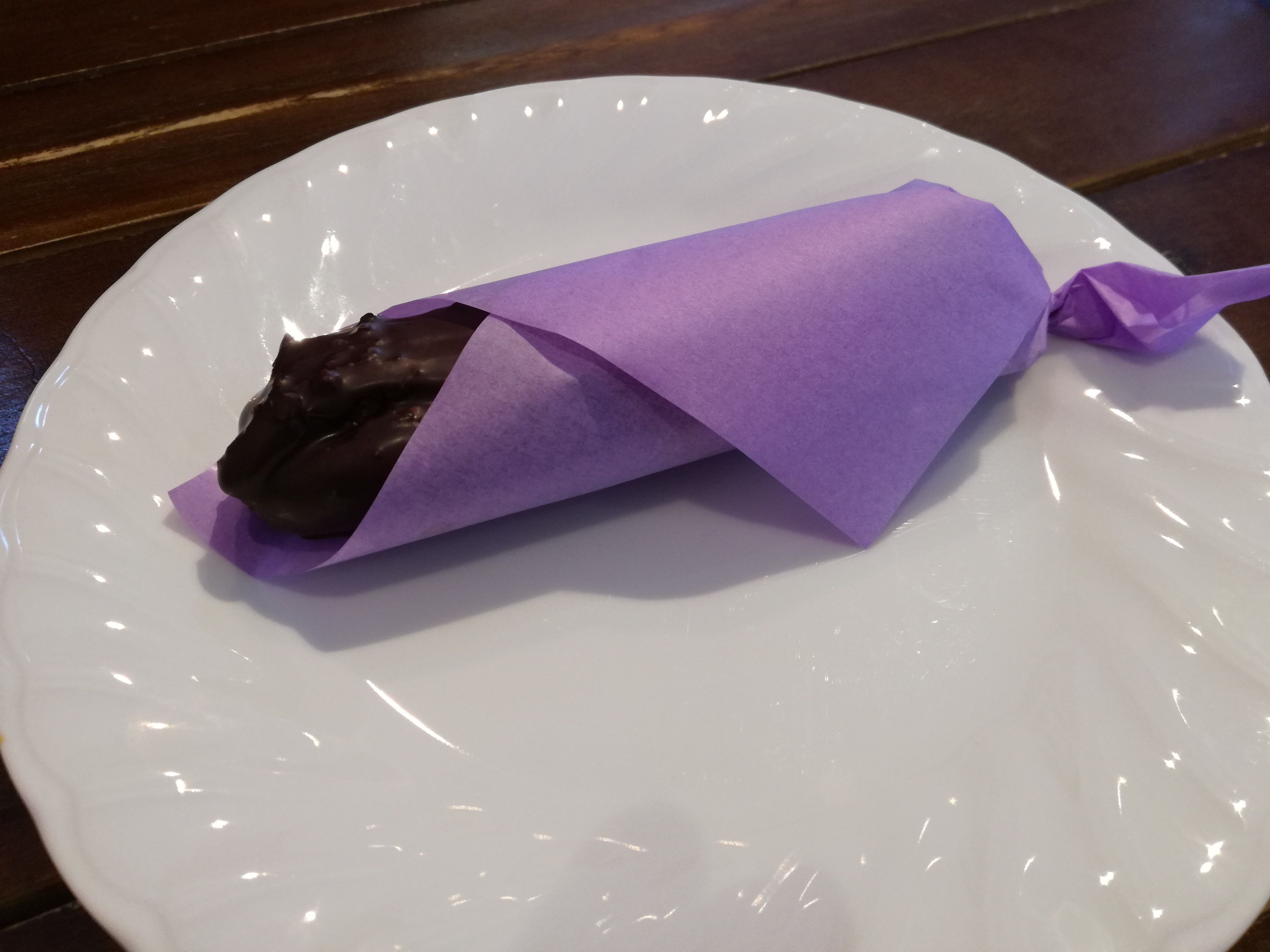 中目黒ケーキ屋　パティスリー・ラ・グリシーヌ　イートイン　エクレーヌショコラ