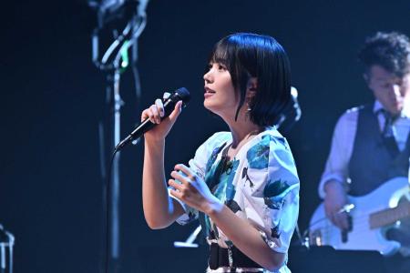 月刊ヤングマガジン/白石麻衣、大園桃子(2017.10.5)No.10 新連載 画像・写真 | 乃木坂46・白石麻衣＆大園桃子、遊園地＆プールで