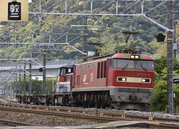 EF510-4 2016.04.29 配6551レ DE10-1575無動.jpg