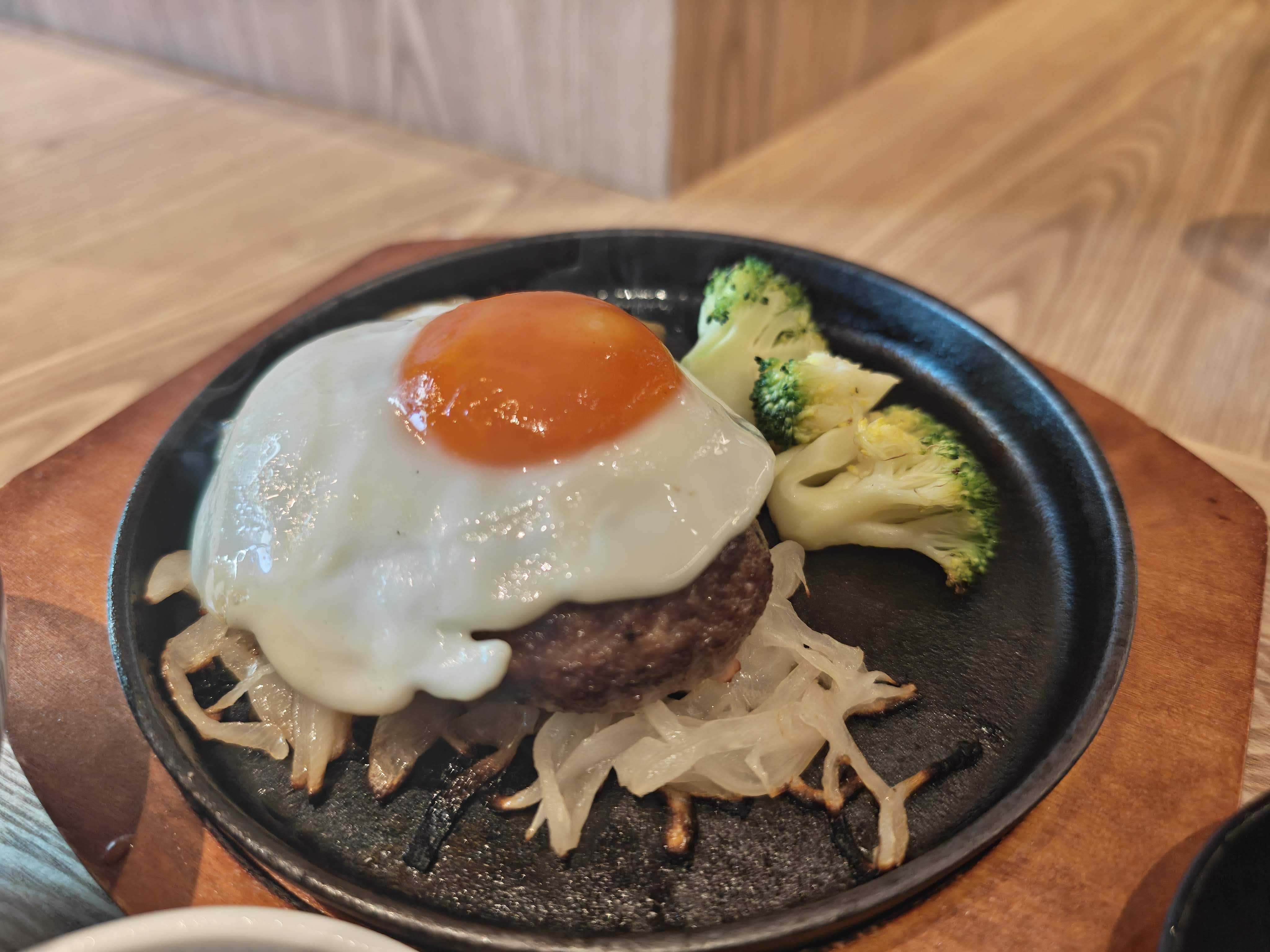 和牛小皿 しんうち 虎ノ門ヒルズ　ひとりランチ　ハンバーグステーキ