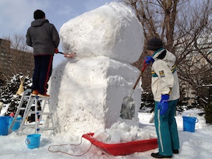 雪だるま作成中