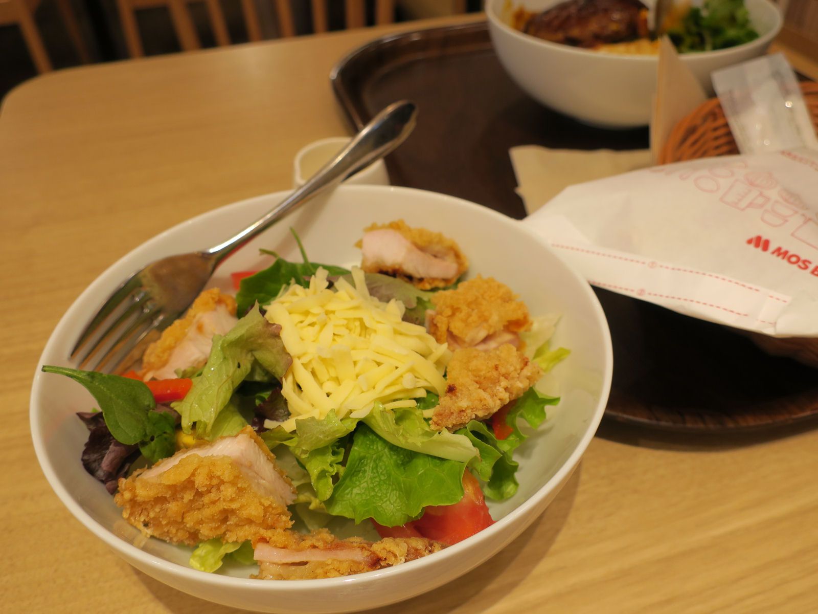 モスチキンは衣がサクサクで美味しい