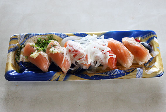 マルナカの「サケのにぎり」♪